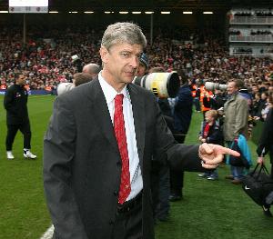 傳奇的開始！19年前的今天溫格執(zhí)教槍手首秀，阿森納2-0布萊克本