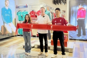 擴展市場！利物浦在深圳開店，名宿麥克馬納曼到場參加活動