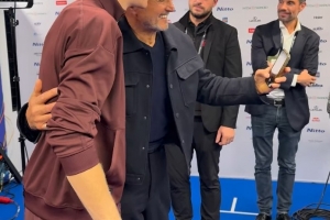 意媒：斯帕萊蒂現(xiàn)場觀看ATP總決賽，賽后與冠軍得主辛納合影留念