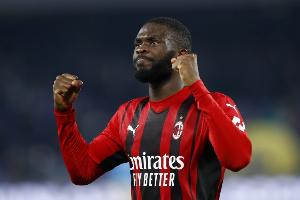 都體：托莫里預(yù)計(jì)將在年底與米蘭完成續(xù)約，簽約至2029年