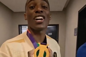 法比奧激動曬獎牌：我終于有冠軍了，榮譽薄上終于從零變成1了